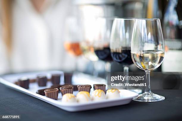 wine degustation with chocolates - chocolate pieces stock pictures, royalty-free photos & images