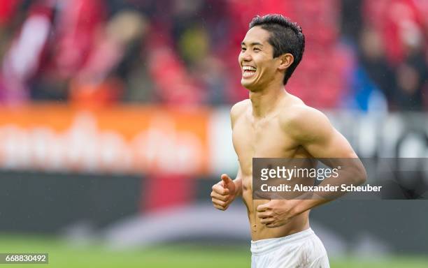 Yoshinori Muto of Mainz 05 celebrates the victory during the Bundesliga match between 1. FSV Mainz 05 and Hertha BSC at Opel Arena on April 15, 2017...