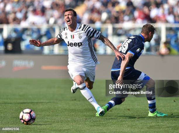 Mario Mandzukic of Juventus FC and Andrea Coda of Pescara Calcio in action during the Serie A match between Pescara Calcio and Juventus FC at...