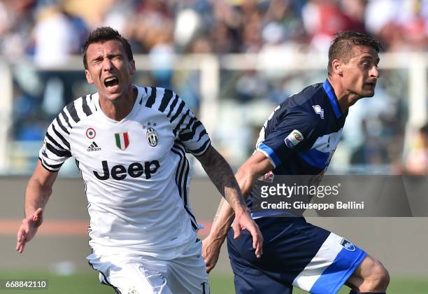 Mario Mandzukic of Juventus FC and Andrea Coda of Pescara Calcio in action during the Serie A match between Pescara Calcio and Juventus FC at...