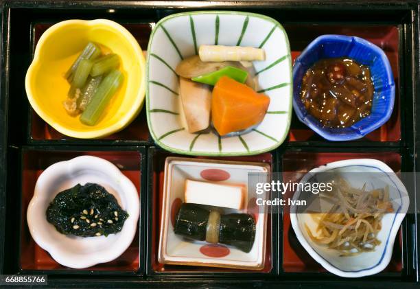 traditional japanese breakfast, kaiseki - washoku stock-fotos und bilder