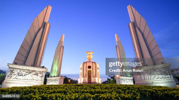 the democracy monument is a public monument in the centre of bangkok, capital of thailand. - democracy monument stock pictures, royalty-free photos & images