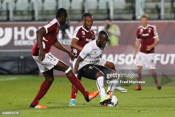 Cheick Doukoure of Metz and Ismael Diomande of Caen during the Ligue 1 match between Fc Metz and SM Caen at Stade Saint-Symphorien on April 15, 2017...