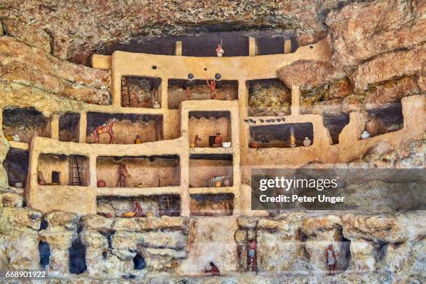 montezuma castle national monument,arizona,usa - montezuma castle stockfoto's en -beelden