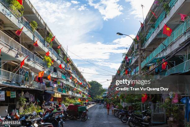 ngo gia tu apartment, hovering flag celebrate the national holiday of vietnam. - hanoi stockfoto's en -beelden