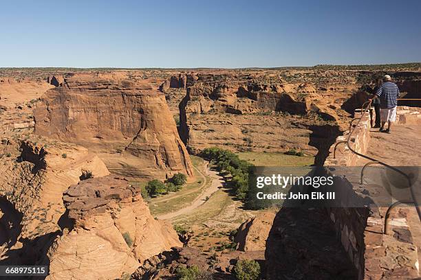 canyon de chelly nm, white house landscape - spider rock fotografías e imágenes de stock