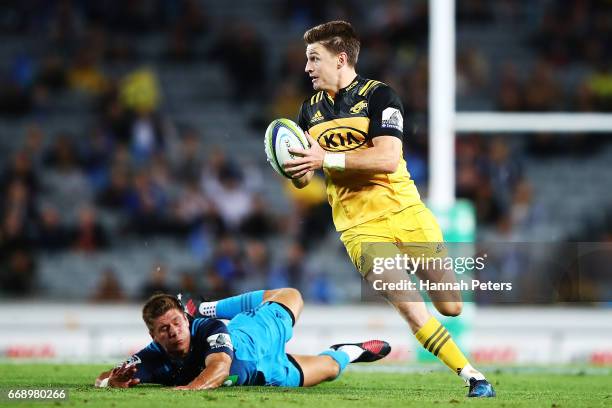 Beauden Barrett of the Hurricanes makes a break during the round eight Super Rugby match between the Blues and the Hurricanes at Eden Park on April...