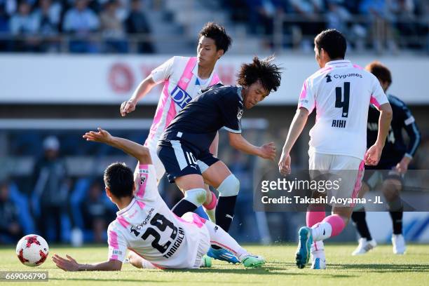 Shunsuke Nakamura of Jubilo Iwata controls the ball under pressure of Hiroyuki Taniguchi , Daichi Kamada and Riki Harakawa of Sagan Tosu during the...