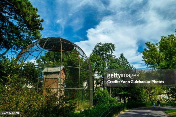 the longchamp garden, marseille, france - zoo cage stock pictures, royalty-free photos & images