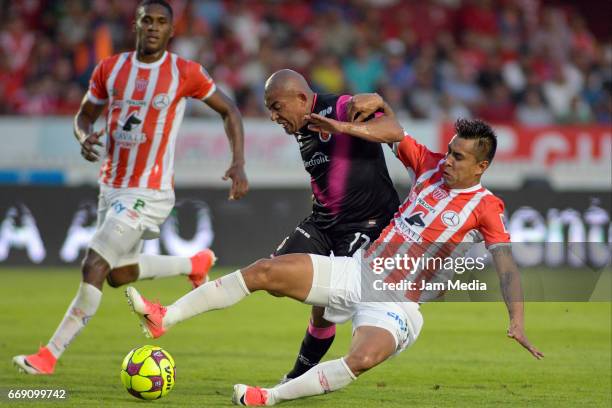 Egidio Arevalo of Veracruz kicks the ball during the 14th round match between Veracruz and Necaxa as part of the Torneo Clausura 2017 Liga MX at Luis...