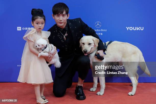 Child Star Cui Yahan And Actor Cheng Yi Of Film 'The Big Rescue'... Foto Di  Attualità - Getty Images