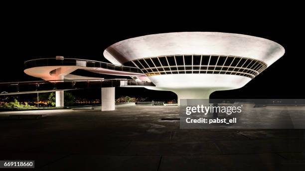 museu de arte contemporanea mac niemeyer niteroi - niteroi stockfoto's en -beelden