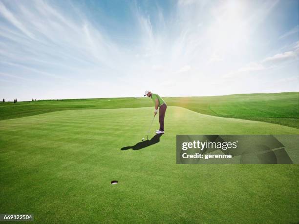 golfer - golfbaan green stockfoto's en -beelden