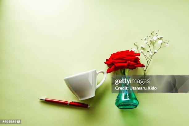 flower and office supply. - 計画する stockfoto's en -beelden