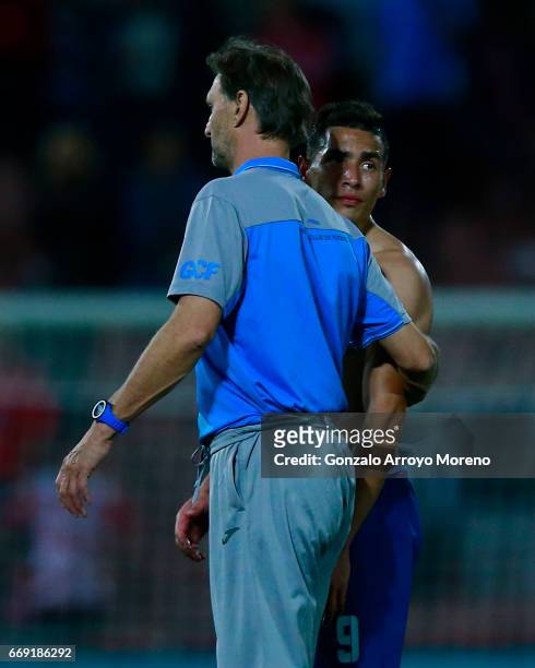 Head coach Tony Adams of Granada CF comforts his palyer as Ezequiel Ponce after the La Liga match between Granada CF and Real Club Celta de Vigo at...