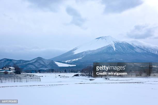 mt. iwate in snow, iwate prefecture, japan - 岩手山 ストックフォトと画像