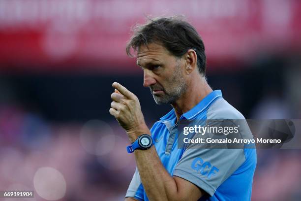 Head coach Tony Adams of Granada CF points as his team warm up before the La Liga match between Granada CF and Real Club Celta de Vigo at Estadio...