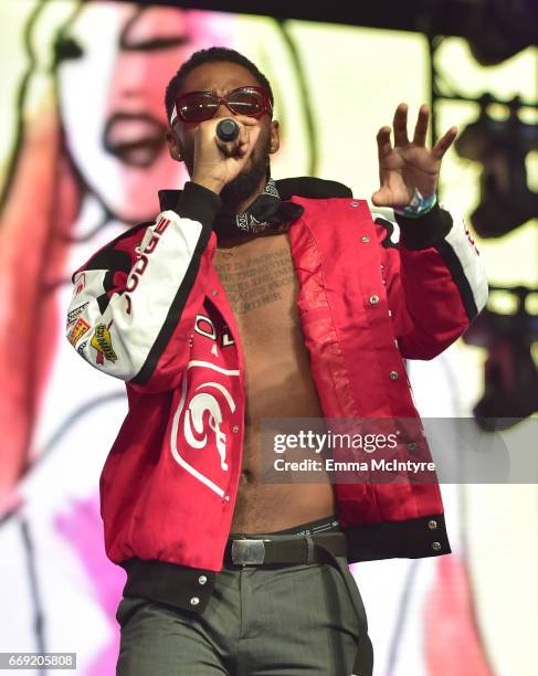 Gold Links Rapper 107 Rapper Goldlink Stock Photos, High-Res Pictures, and Images - Getty ...