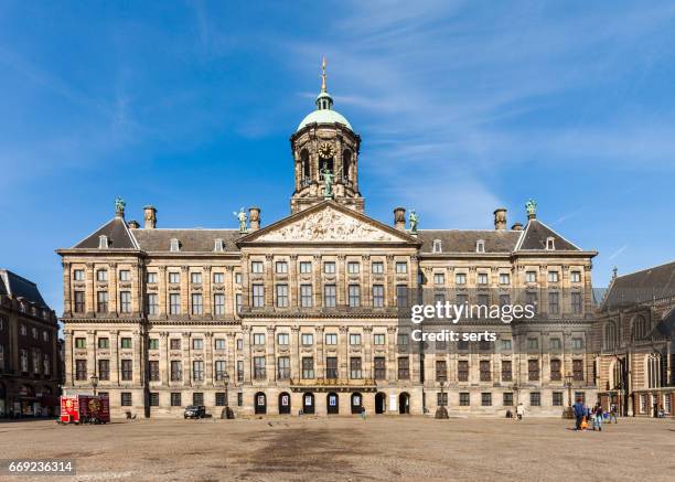 el real palacio en amsterdam, países bajos - palacio real amsterdam fotografías e imágenes de stock