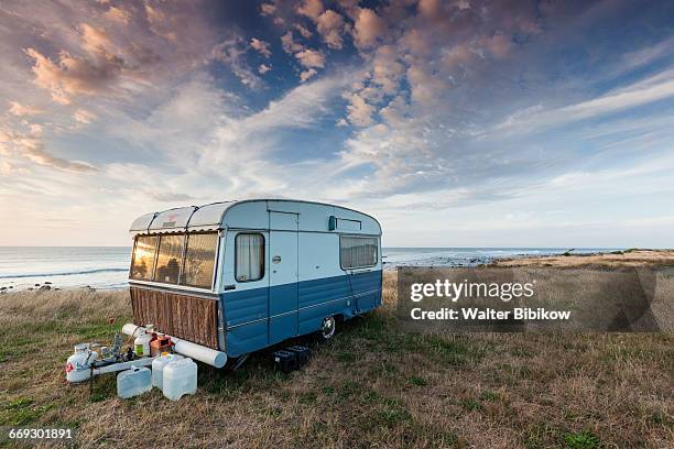 new zealand, north island, exterior - caravane photos et images de collection