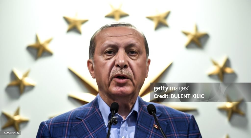 TURKEY-POLITICS-REFERENDUM-VOTE-REACTIONS