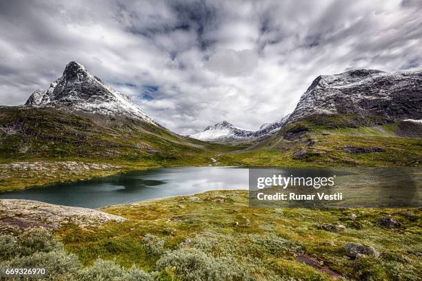 lake alnesvatnet - bergen norway stockfoto's en -beelden