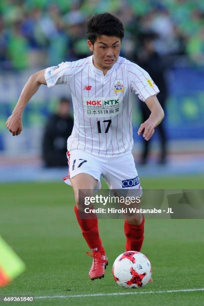 Yuki Omoto of FC Gifu in action during the J.League J2 match between Shonan Bellmare and FC Gifu at Shonan BMW Stadium Hiratsuka on April 15, 2017 in...