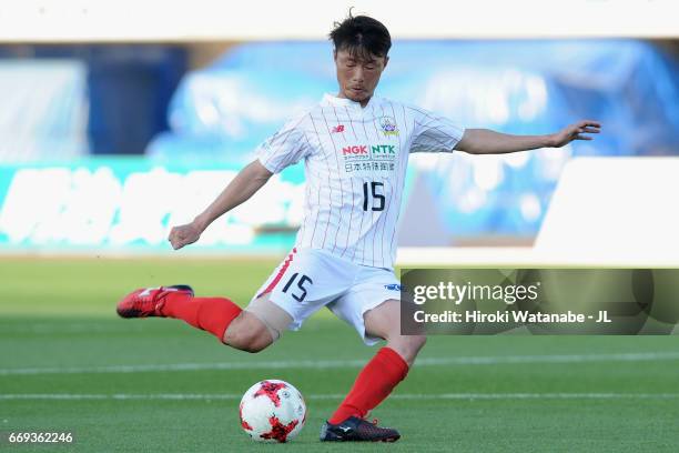 Daiki Tamori of FC Gifu in action during the J.League J2 match between Shonan Bellmare and FC Gifu at Shonan BMW Stadium Hiratsuka on April 15, 2017...