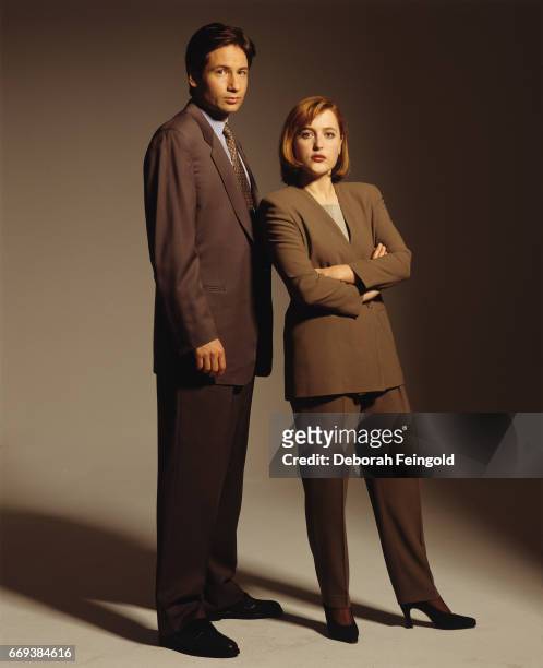 Deborah Feingold/Corbis via Getty Images) LOS ANGELES Actors Gillian Anderson and David Duchovny poses for a portrait in 1993 in Los Angeles,...