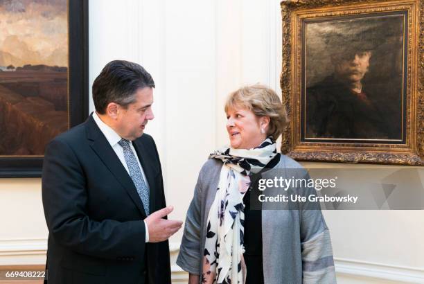 London, Great Britain Sigmar Gabriel, SPD, Vice Chancellor and Federal Foreign Minister of Germany, meets his former English exchange student in...