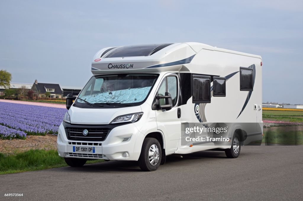 Modernes Reisemobil unterwegs