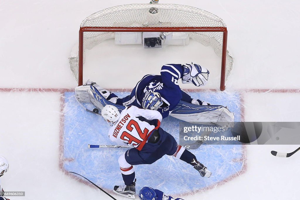 Toronto Maple Leafs beat the Washington Capitals 4-3 in overtime in game three of their NHL first round play-off