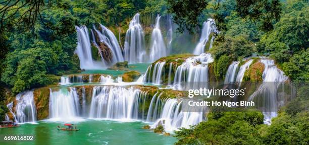 ban gioc - detian waterfall in vietnam - detian waterfall stock pictures, royalty-free photos & images
