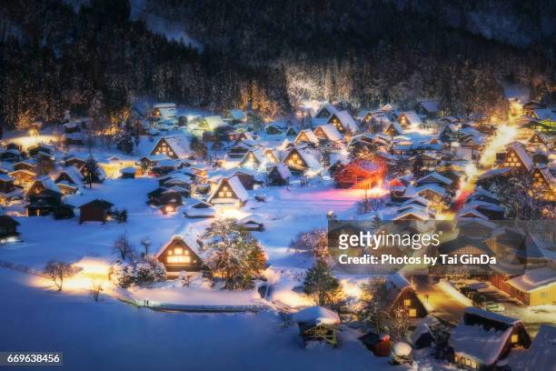 light up shirakawa-go village with snow on winter 2017 - toyama prefecture stockfoto's en -beelden
