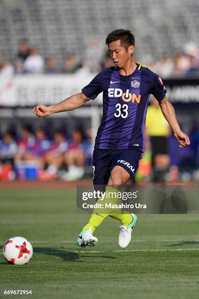 Tsukasa Shiotani of Sanfrecce Hiroshima in action during the J.League J1 match between Sanfrecce Hiroshima and Yokohama F.Marinos at Edion Stadium...