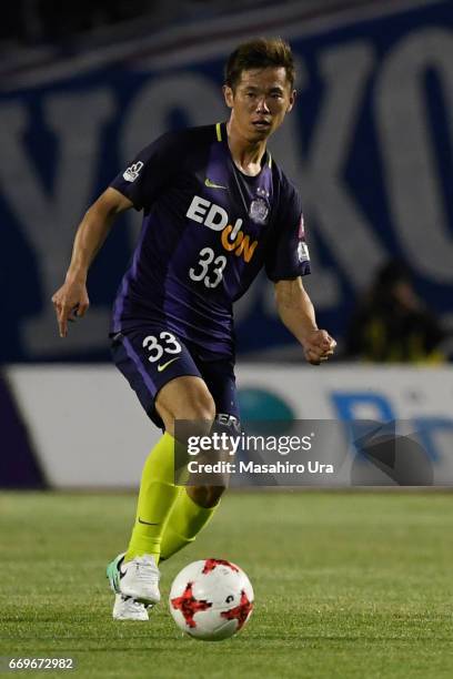 Tsukasa Shiotani of Sanfrecce Hiroshima in action during the J.League J1 match between Sanfrecce Hiroshima and Yokohama F.Marinos at Edion Stadium...