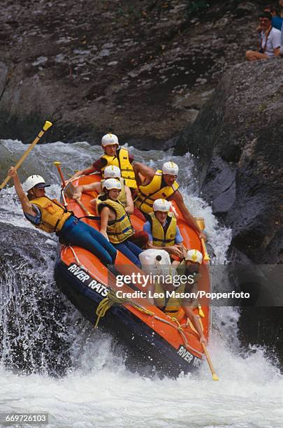 Life Raft In Rushing Water Life Raft In Water Photos and Premium High Res Pictures - Getty Images