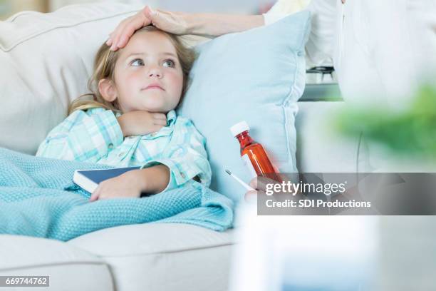 little girl at home sick - antibiótico imagens e fotografias de stock