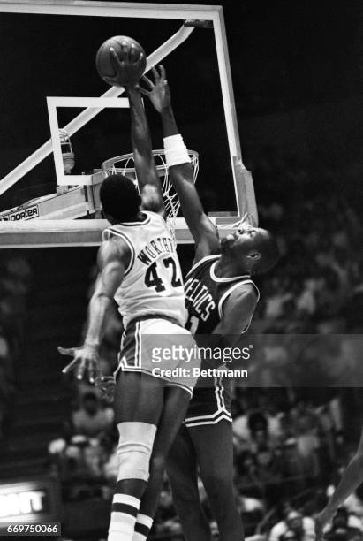 Los Angeles Lakers forward James Worthy drives a dunk over Boston Celtics forward Cedric Maxwell early in the 1st period of the 3rd championship game...