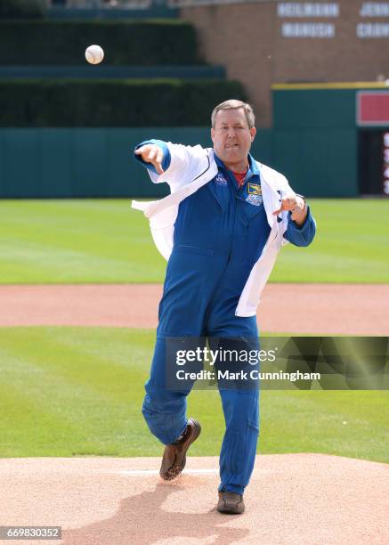 Mike Foreman 3,038 Former Astronaut Stock Photos, High-Res Pictures, and Images ...