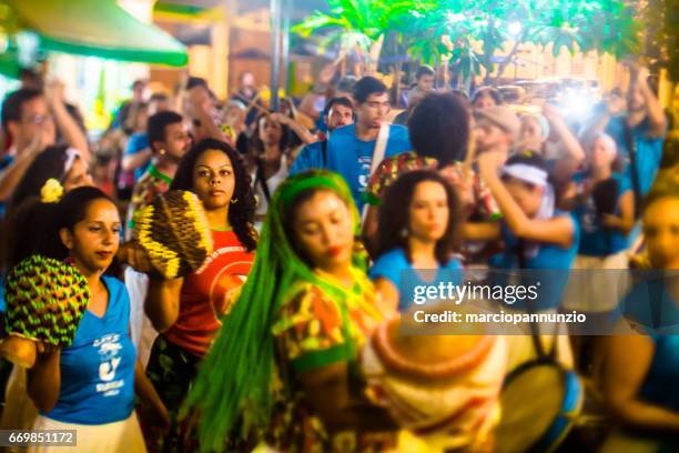 courtship of maracatu - traditional folk dance with african roots - with the batuki kianda group in ilhabela, brazil, on april 16, 2017, walking the streets of the historic city center. photos made with a tilt-shift lens. - africano stock pictures, royalty-free photos & images