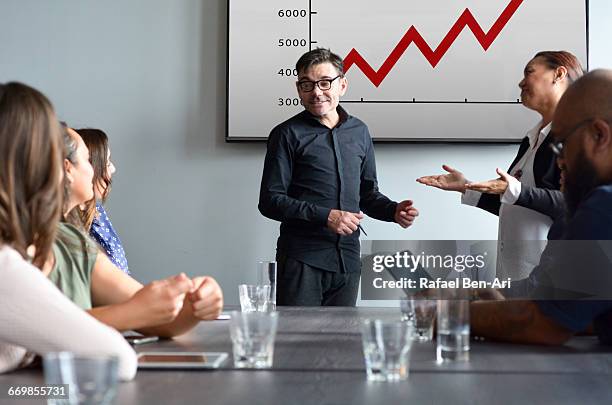 man leads a business meeting - photohui stock pictures, royalty-free photos & images