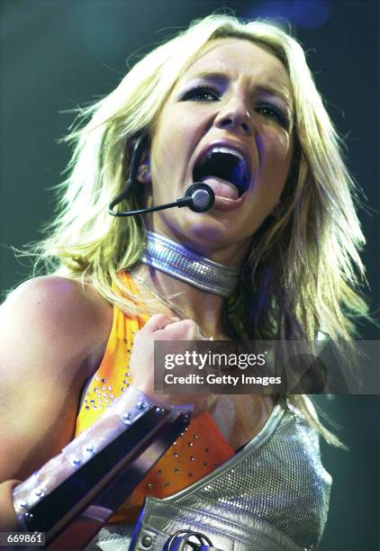 Teen pop sensation Britney Spears performs on stage July 31, 2000 in Los Angeles, CA.