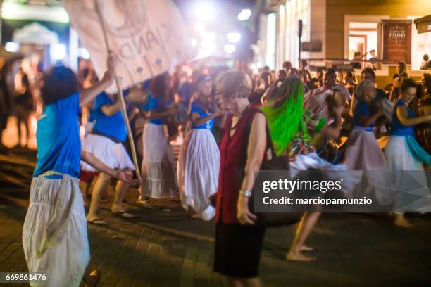 courtship of maracatu - traditional folk dance with african roots - with the batuki kianda group in ilhabela, brazil, on april 16, 2017, walking the streets of the historic city center. photos made with a tilt-shift lens. - africano stock pictures, royalty-free photos & images