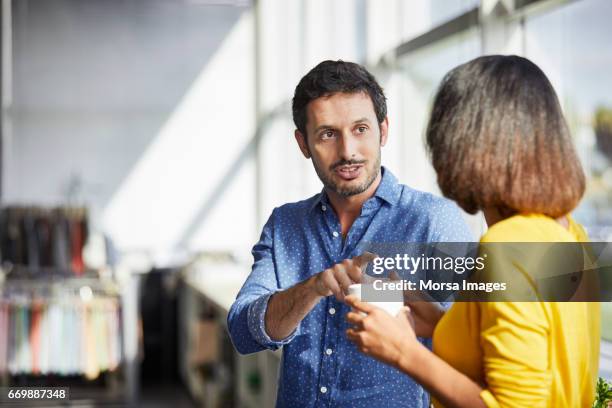 businessman communicating with colleague in office - contar imagens e fotografias de stock