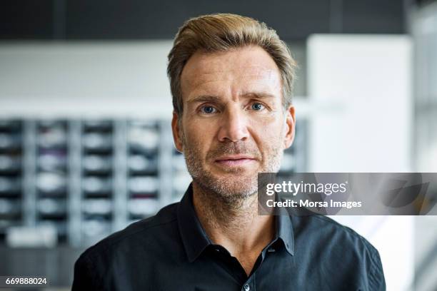 businessman in textile factory - looking at camera imagens e fotografias de stock