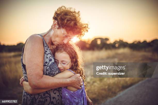 eu amo minha avó - diferença entre gerações - fotografias e filmes do acervo