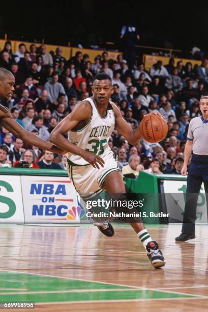 Reggie Lewis 415 Reggie Lewis Celtics Photos & High Res Pictures - Getty Images