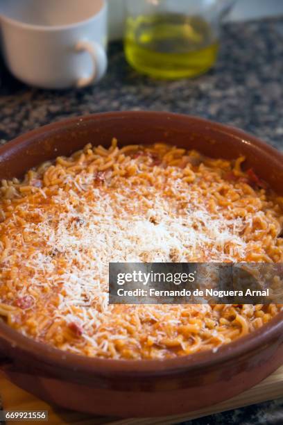 fideos a la cazuela - cocina stock pictures, royalty-free photos & images