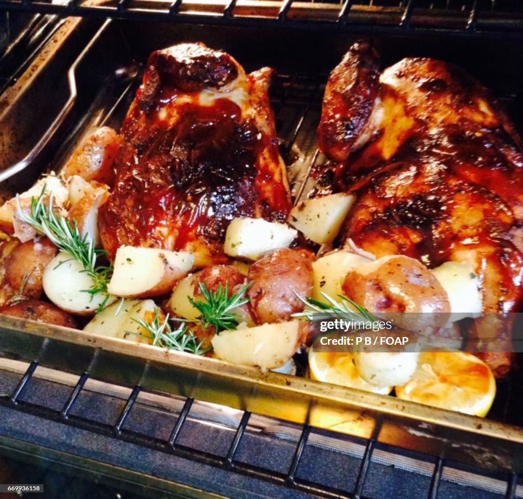 Grilled chicken with roasted potatos